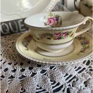 This beautiful tea cup from England is part of Simpsons Hampton Court Collection